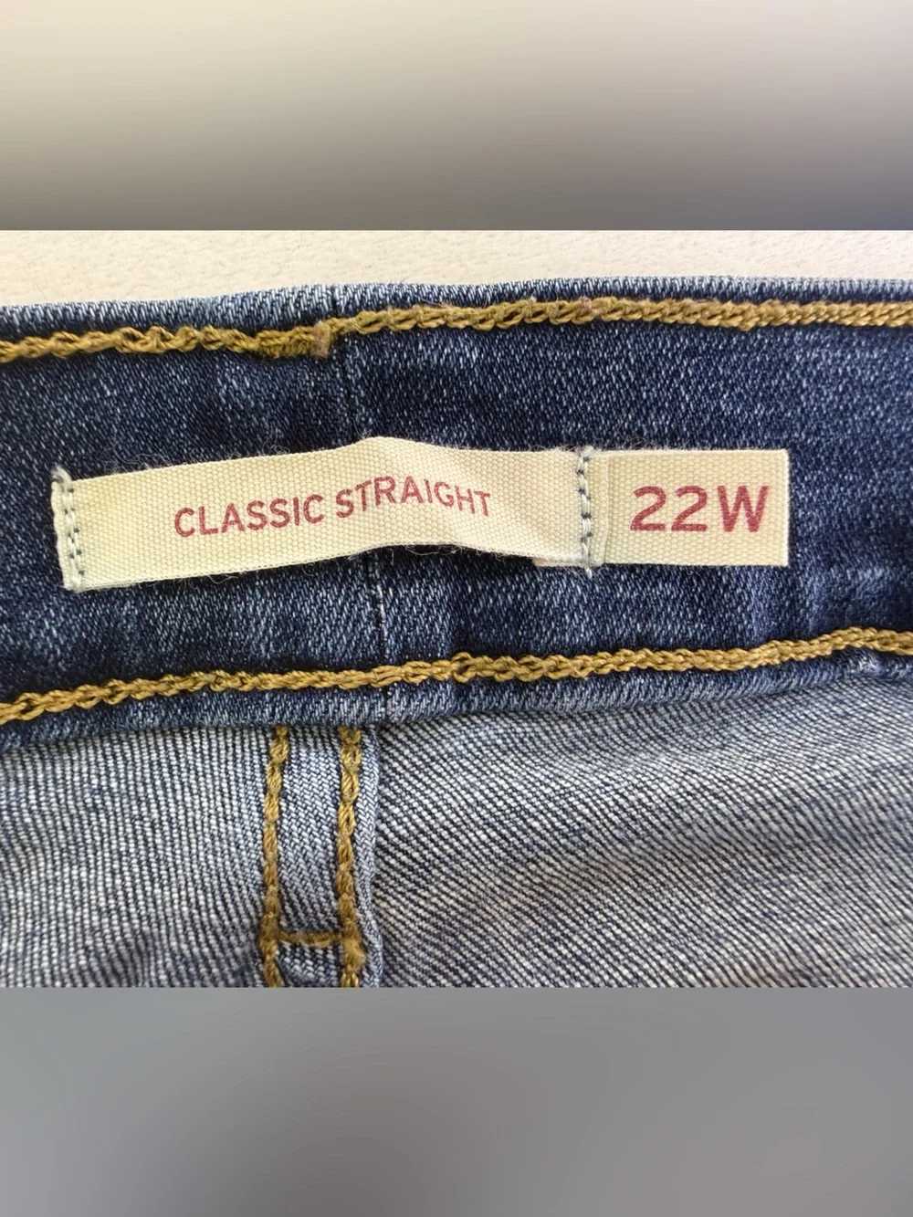 Levi's Women's Mid Rise Classic Straight‎ Medium Wash Blue Jeans